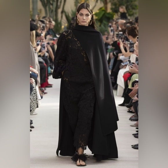 Valentino Garavani Couture Runway Black Feathered Sandals studded rockstud 39 - Picture 3 of 13